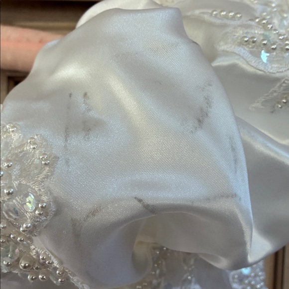 Lili Elegant White beaded pearl & sequin  Lace Wedding Dress - Picture 4 of 9